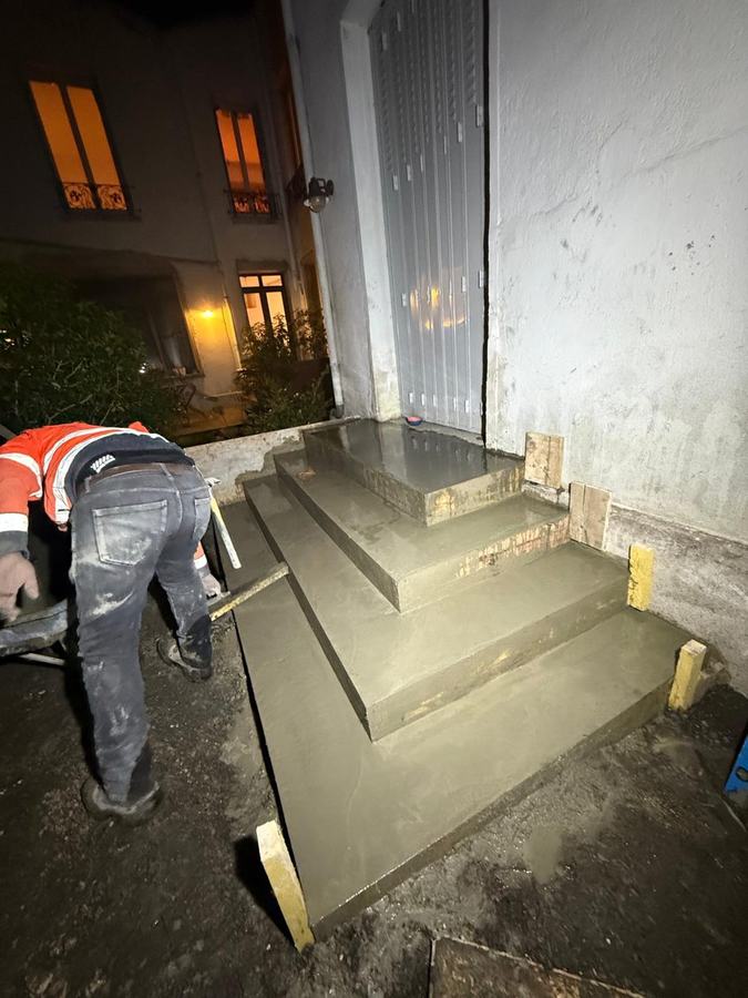 Escalier extérieur en béton