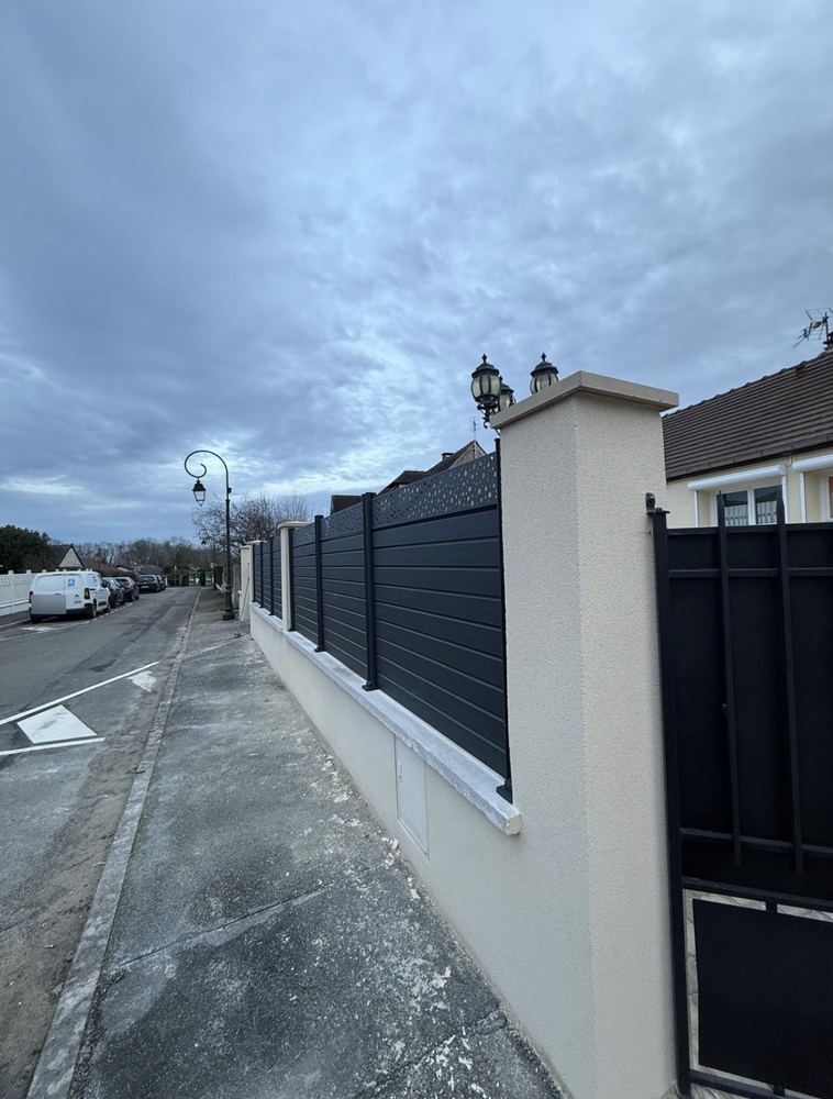 Muret, piliers et clôture aluminium à Courdimanche – après les travaux
