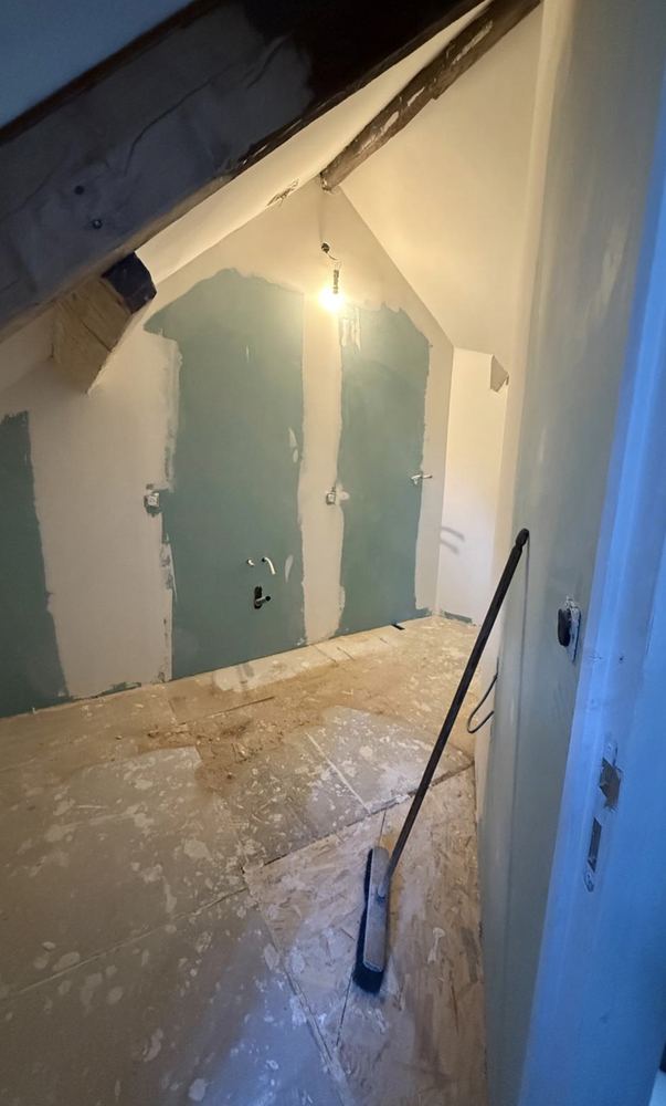 Salle de bain sous combles à Limay – pendant les travaux
