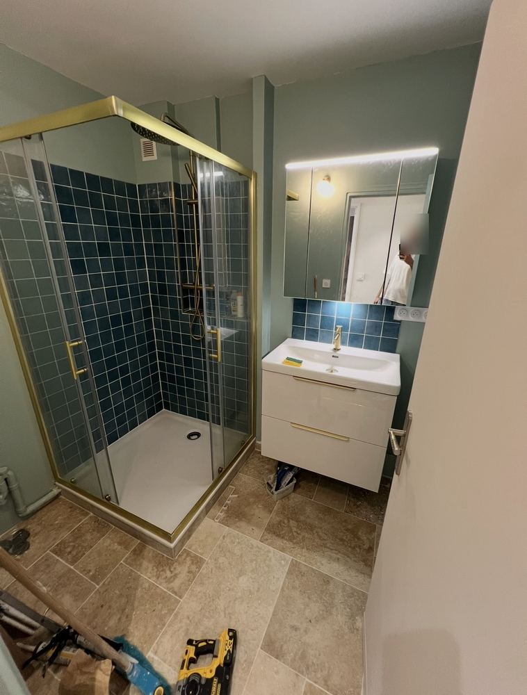 Salle de bain complète à Courbevoie – après les travaux